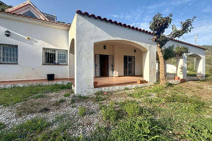 联排别墅 出售 进入 Arenas, Málaga. 