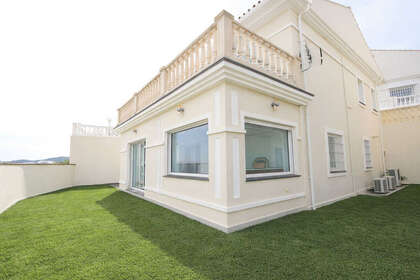 联排别墅 出售 进入 Cerros Del Lago, Marbella, Málaga. 