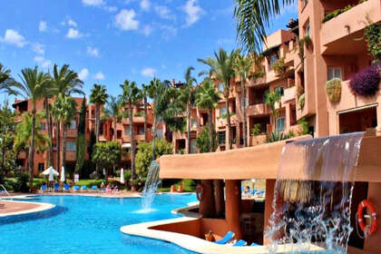 酒店公寓 出售 进入 Puerto Banús, Marbella, Málaga. 