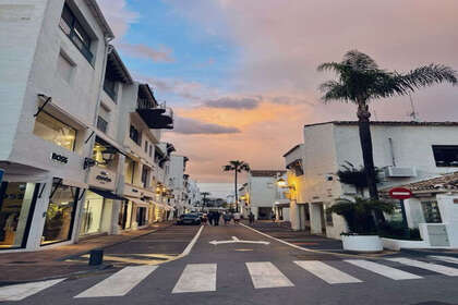 酒店公寓 出售 进入 Puerto Banús, Málaga. 