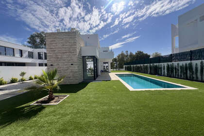 联排别墅 出售 进入 Atalaya, La, Málaga. 