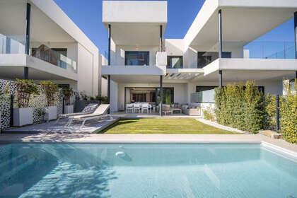 房子 出售 进入 Marbella, Málaga. 