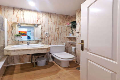 酒店公寓 出售 进入 Torrequebrada, Benalmádena, Málaga. 