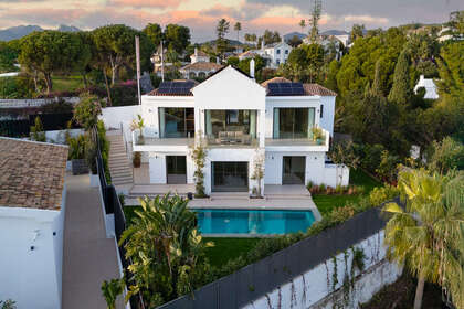 联排别墅 出售 进入 Marbella, Málaga. 