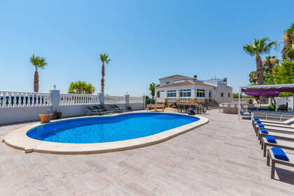 Cluster house for sale in Catral, Alicante. 