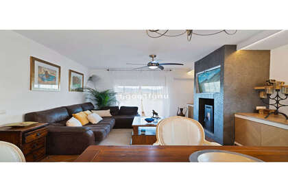 联排别墅 出售 进入 Coín, Málaga. 