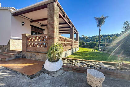 联排别墅 出售 进入 Frigiliana, Málaga. 