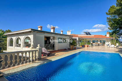 Cluster house for sale in Torremolinos, Málaga. 