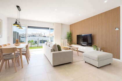 房子 出售 进入 Cala Del Moral, La, Málaga. 