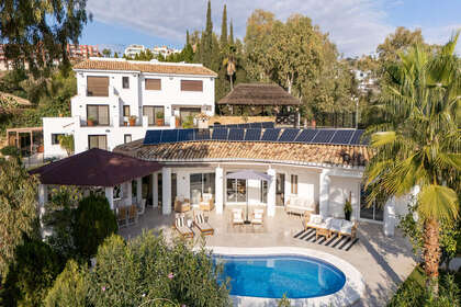 联排别墅 出售 进入 Benahavís, Málaga. 