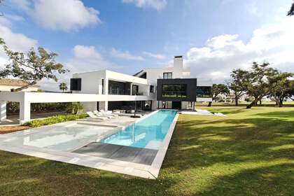 联排别墅 出售 进入 San Roque, Cádiz. 