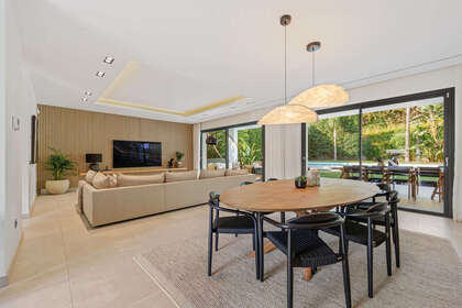 联排别墅 出售 进入 Nueva andalucia, Málaga. 