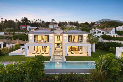 联排别墅 出售 进入 Benahavís, Málaga. 