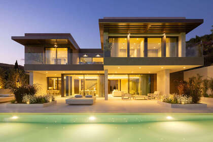 联排别墅 出售 进入 Benahavís, Málaga. 