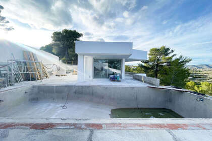 联排别墅 出售 进入 Moraira, Alicante. 