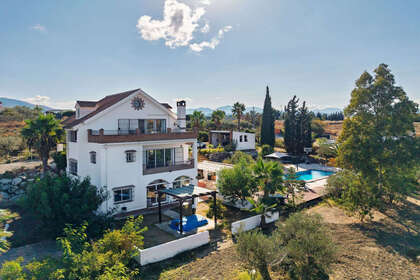 联排别墅 出售 进入 Alhaurín el Grande, Málaga. 