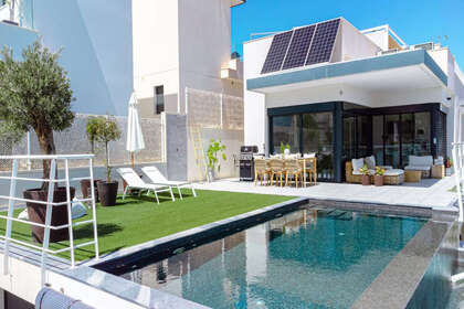 联排别墅 出售 进入 San Miguel de Salinas, Alicante. 