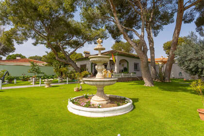 联排别墅 出售 进入 Campoamor, Alicante/Alacant. 