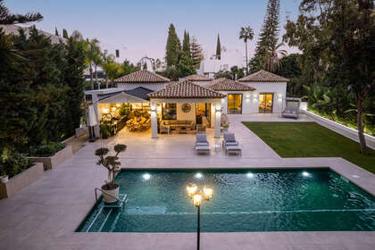 联排别墅 出售 进入 Nueva andalucia, Málaga. 