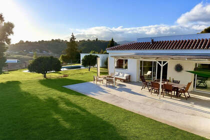 Cluster house for sale in Estepona, Málaga. 