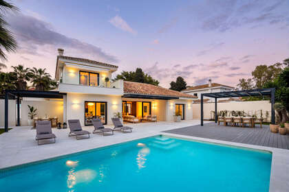 Таунхаус Продажа в San Pedro de Alcántara, Marbella, Málaga. 