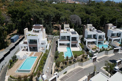 Таунхаус Продажа в Puerto Banús, Marbella, Málaga. 