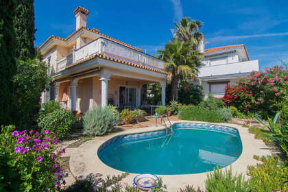 Таунхаус Продажа в Fuengirola, Málaga. 