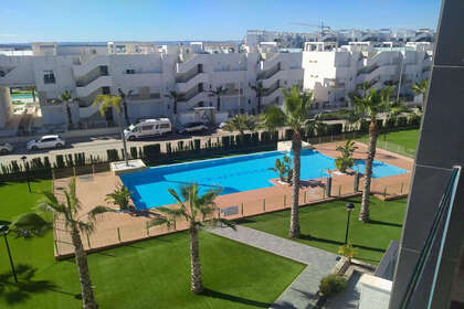Rijtjeshuizen verkoop in Marina, La (Urbanizacion), Alicante. 