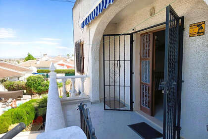 Reihenhaus zu verkaufen in La Siesta, Torrevieja, Alicante. 