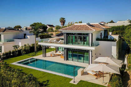Таунхаус Продажа в Puerto Banús, Marbella, Málaga. 