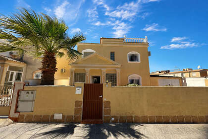 Reihenhaus zu verkaufen in Torrevieja, Alicante. 
