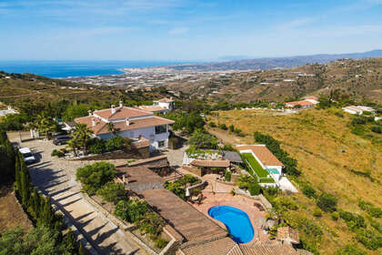 Cluster house for sale in Sayalonga, Málaga. 