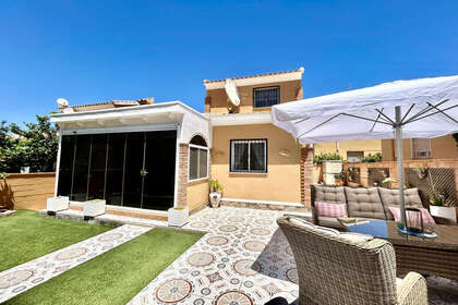 Cluster house for sale in Los Altos, Torrevieja, Alicante. 