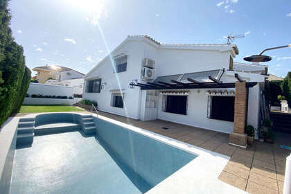 Cluster house for sale in Fuengirola, Málaga. 