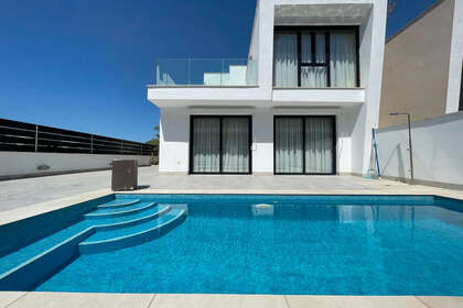 Cluster house for sale in Benijófar, Alicante. 
