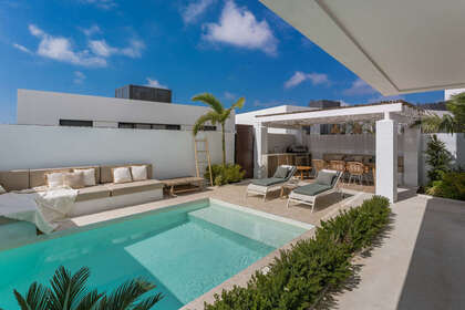 House for sale in Riviera Del Sol, Marbella, Málaga. 