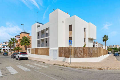 Penthouse for sale in Villamartín, Alicante. 