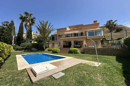 Chalet Adosado venta en Vélez-Málaga. 