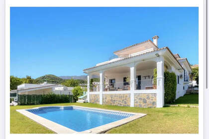 Chalet Adosado venta en Estepona, Málaga. 