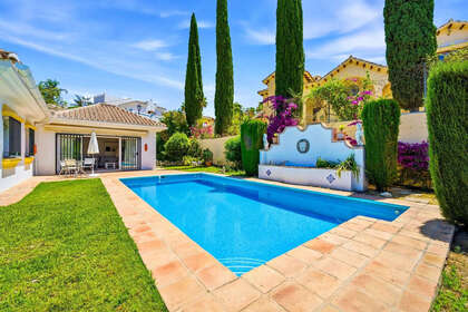 Chalet Adosado venta en Benahavís, Málaga. 