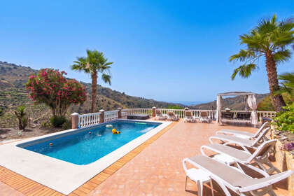 Cluster house for sale in Sayalonga, Málaga. 