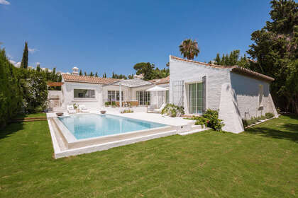 Chalet Adosado venta en Guadalmina, Málaga. 