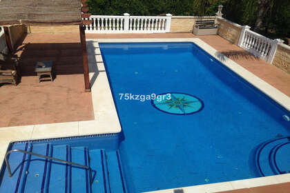 Chalet Adosado venta en Alora, Málaga. 