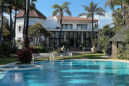 Chalet Adosado venta en Nueva andalucia, Málaga. 