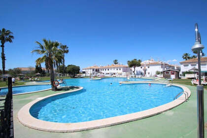 联排别墅 出售 进入 Torrevieja, Alicante. 
