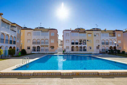 联排别墅 出售 进入 Torrevieja, Alicante. 