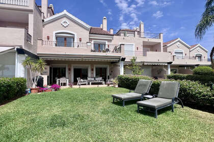 Maison de ville vendre en El Paraiso, Estepona, Málaga. 