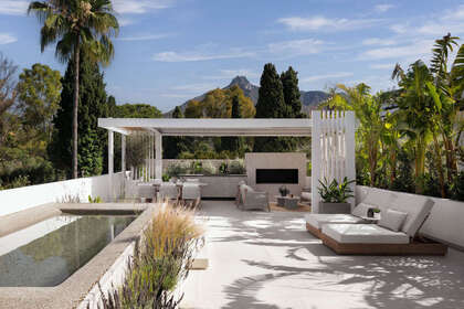 Penthouse for sale in Puerto Banús, Marbella, Málaga. 