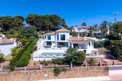 Таунхаус Продажа в Hacienda Las Chapas, Marbella, Málaga. 