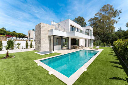 Таунхаус Продажа в Atalaya, La, Málaga. 